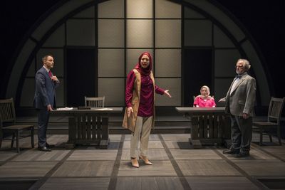 Timothy Edward Kane (Scott Bader), Susaan Jamshidi (Claire Fathi), Lindsay Stock (Sus Photo