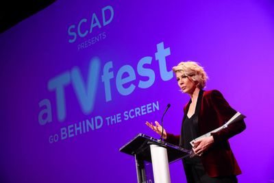 ATLANTA, GA - FEBRUARY 03:  Actress Jenna Elfman speaks at the 'Spotlight Award Prese Photo