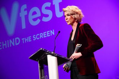 ATLANTA, GA - FEBRUARY 03:  Actress Jenna Elfman speaks at the 'Spotlight Award Prese Photo