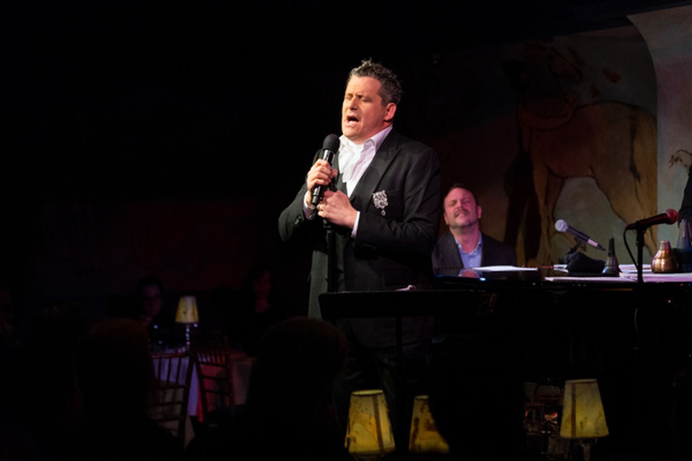 Photo Flash: See Isaac Mizrahi's Sold-Out DOES THIS SONG MAKE ME LOOK FAT? at Cafe Carlyle; Show Added! Photo Flash: See Isaac Mizrahi's Sold-Out DOES THIS SONG MAKE ME LOOK FAT? at Cafe Carlyle; Show Added! Image