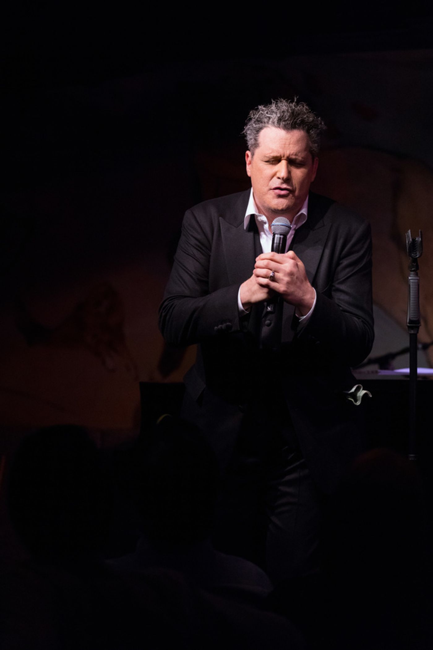 Photo Flash: See Isaac Mizrahi's Sold-Out DOES THIS SONG MAKE ME LOOK FAT? at Cafe Carlyle; Show Added! Photo Flash: See Isaac Mizrahi's Sold-Out DOES THIS SONG MAKE ME LOOK FAT? at Cafe Carlyle; Show Added! Image