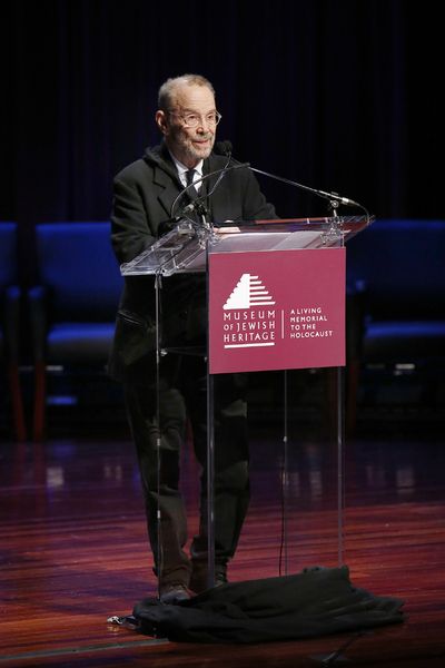 Joel Grey Photo