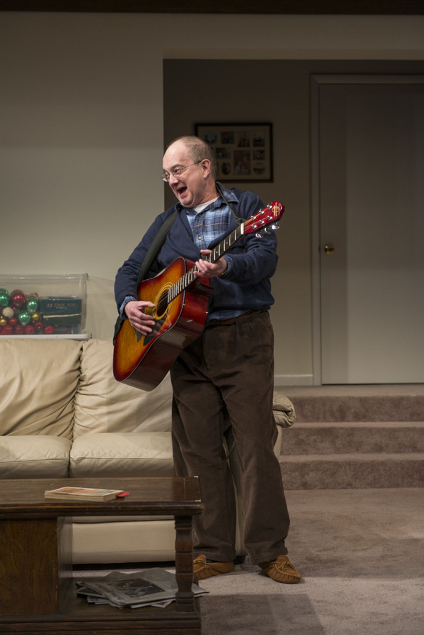 Photo Flash: First Look at Young Jean Lee's STRAIGHT WHITE MEN at Steppenwolf Theatre  Image