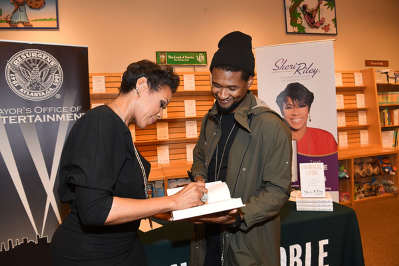 Photo Flash: Author Sheri Riley Celebrates The Release of Her New Book  Image