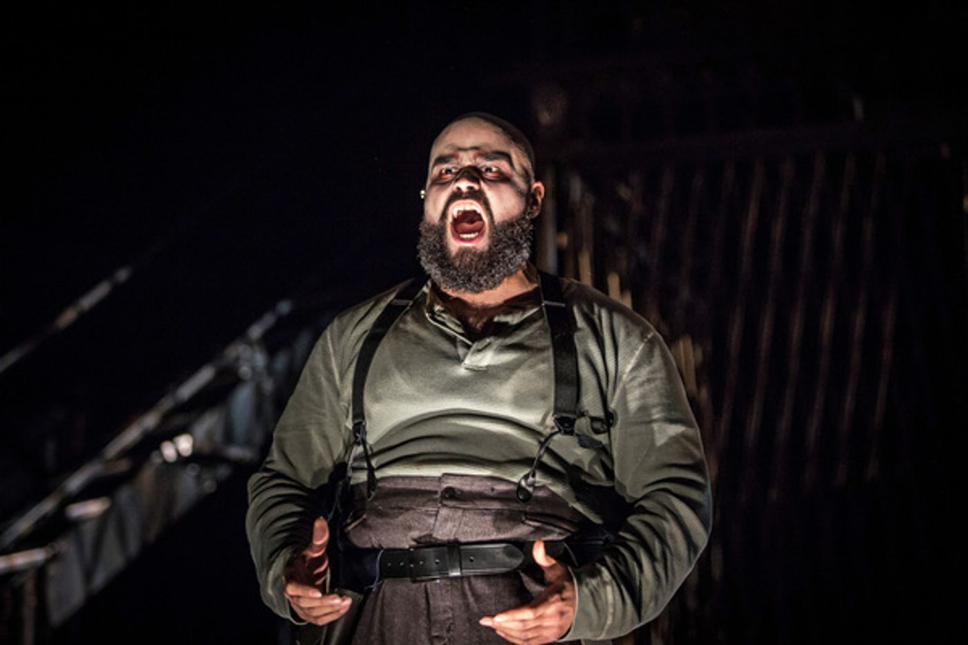 Photo Flash: Paramount Theatre's Bold New Production of SWEENEY TODD  Image