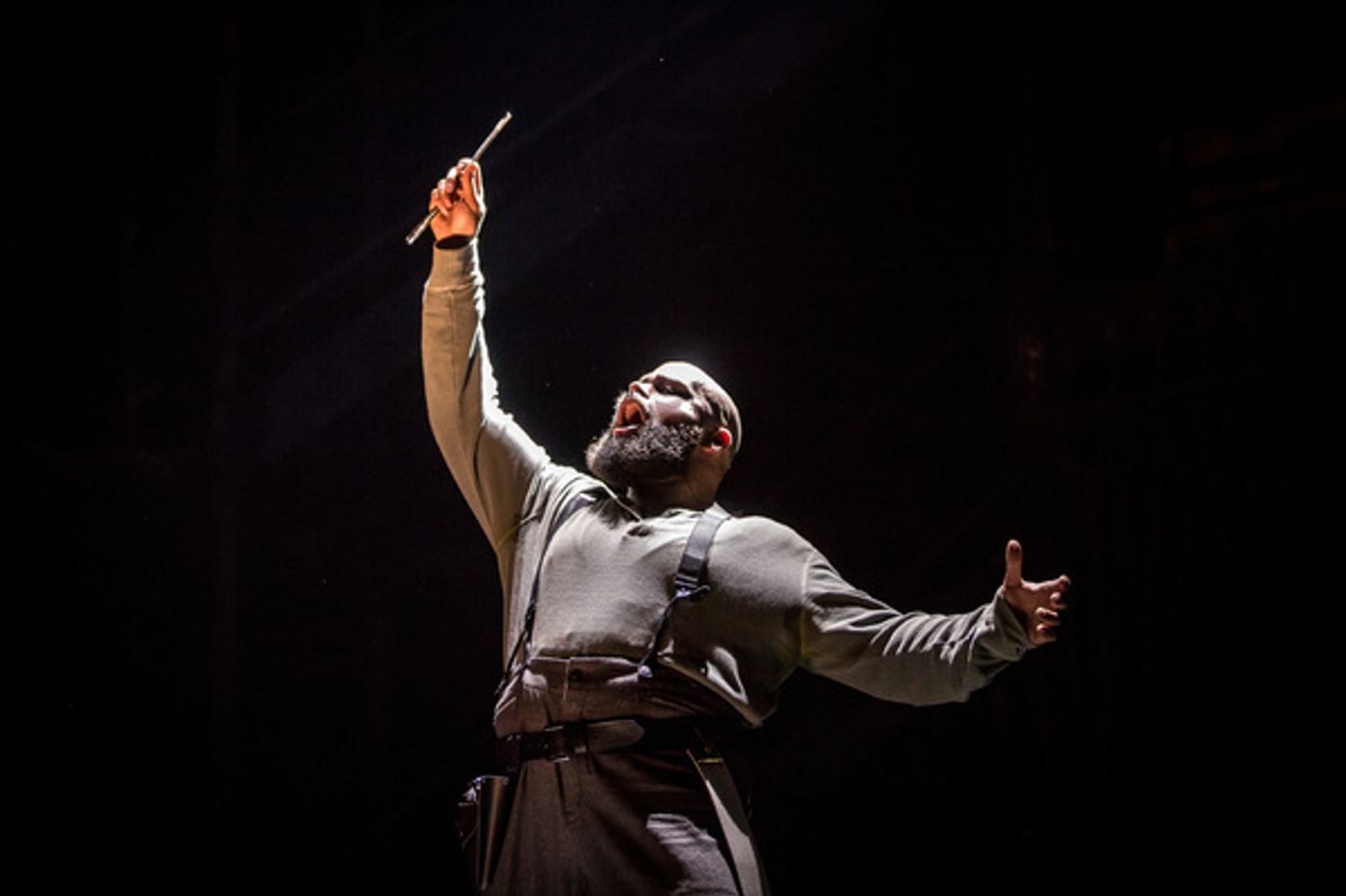 Photo Flash: Paramount Theatre's Bold New Production of SWEENEY TODD  Image