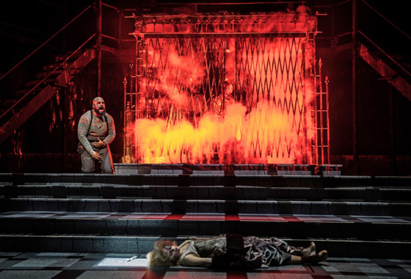 Photo Flash: Paramount Theatre's Bold New Production of SWEENEY TODD  Image