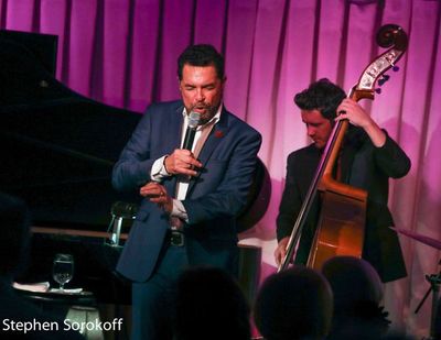Clint Holmes Photo