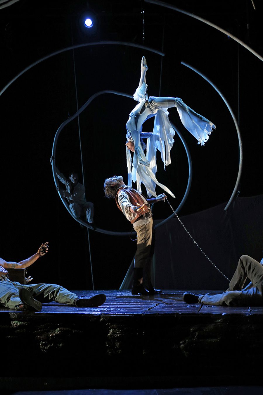 Review: Thrilling Production of MOBY DICK Swims into South Coast Repertory Image