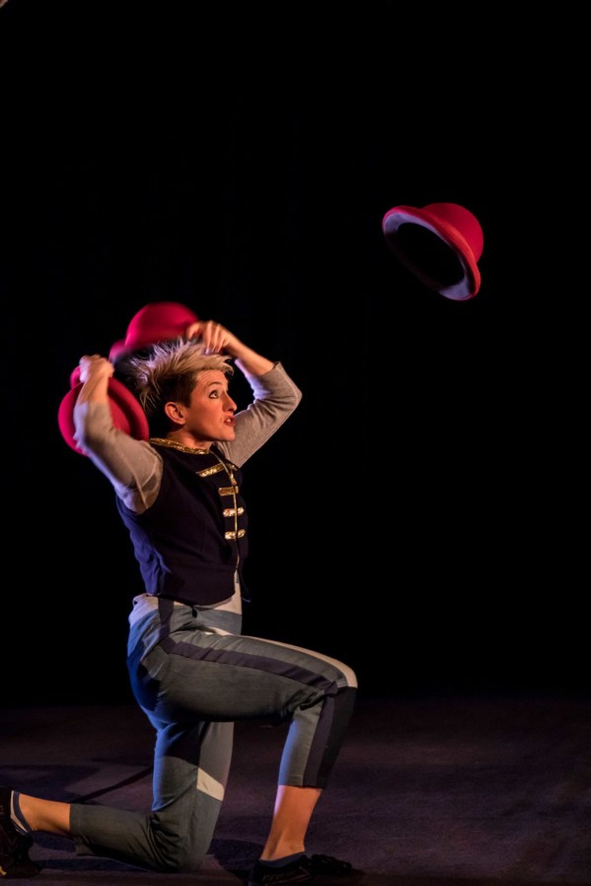 Amanda Crockett hat juggling at 