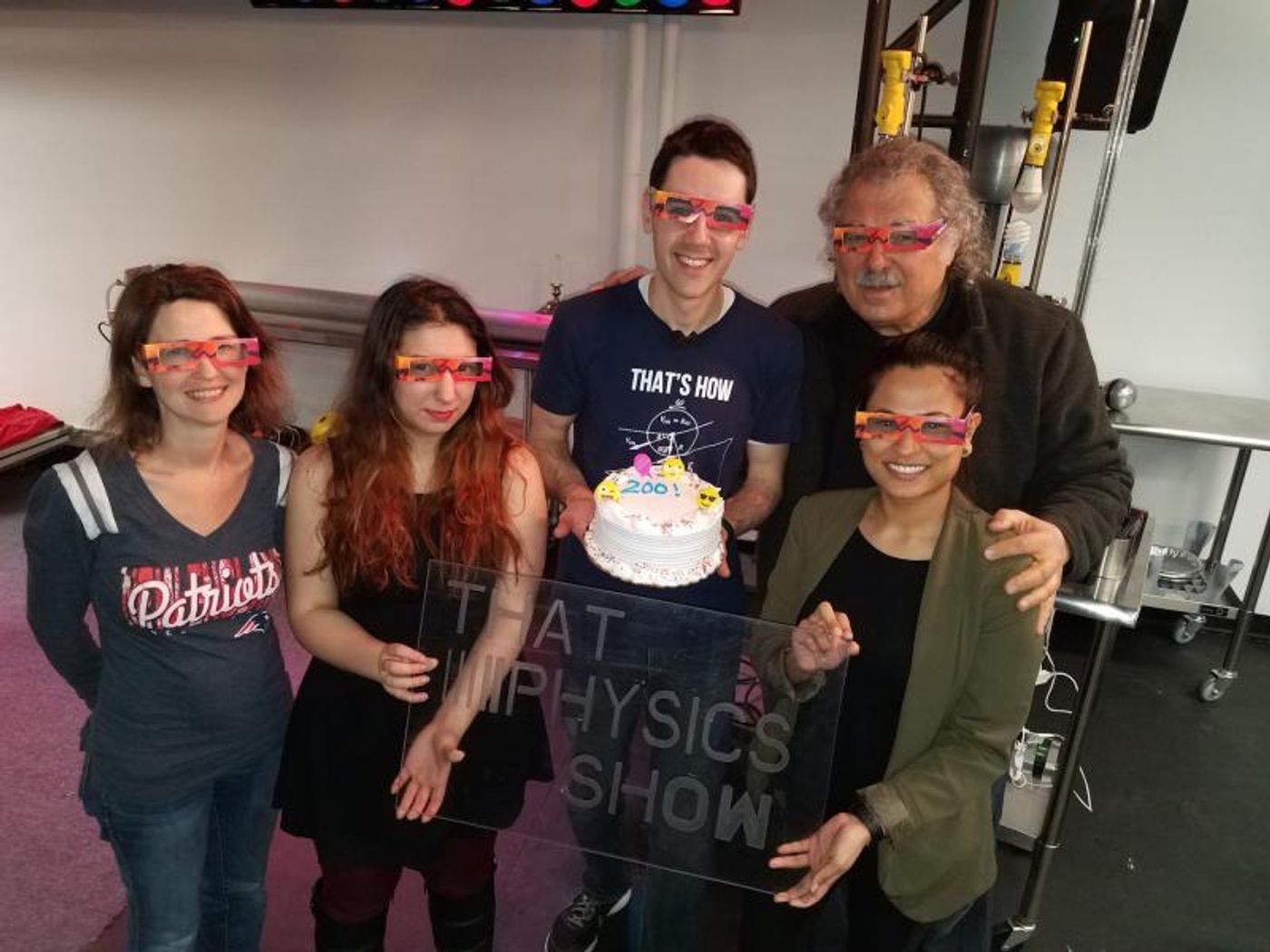 THAT PHYSICS SHOW Marks 200th Performance Off-Broadway  Image