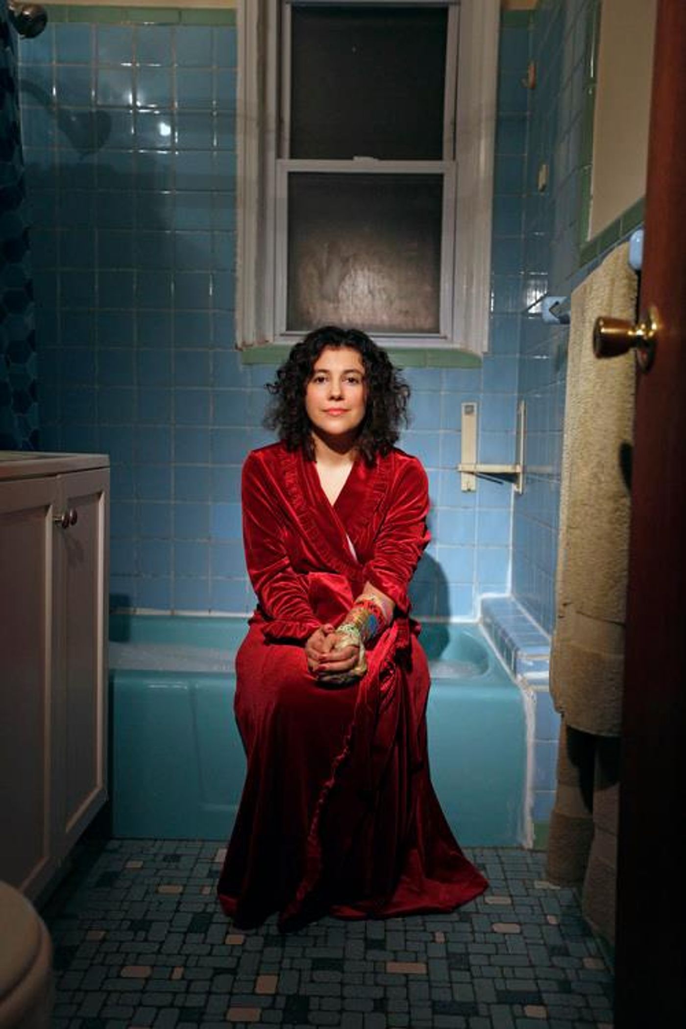 Review: Siobhan O'Loughlin Plunges Into Politics and Psychology in BROKEN BONE BATHTUB  Image