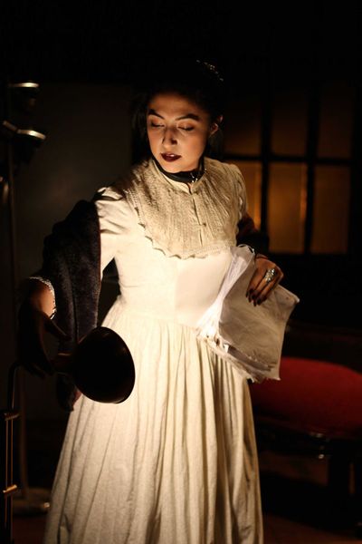 Arti Ishak Photo