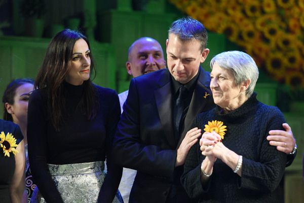 Angela Knowles  Photo