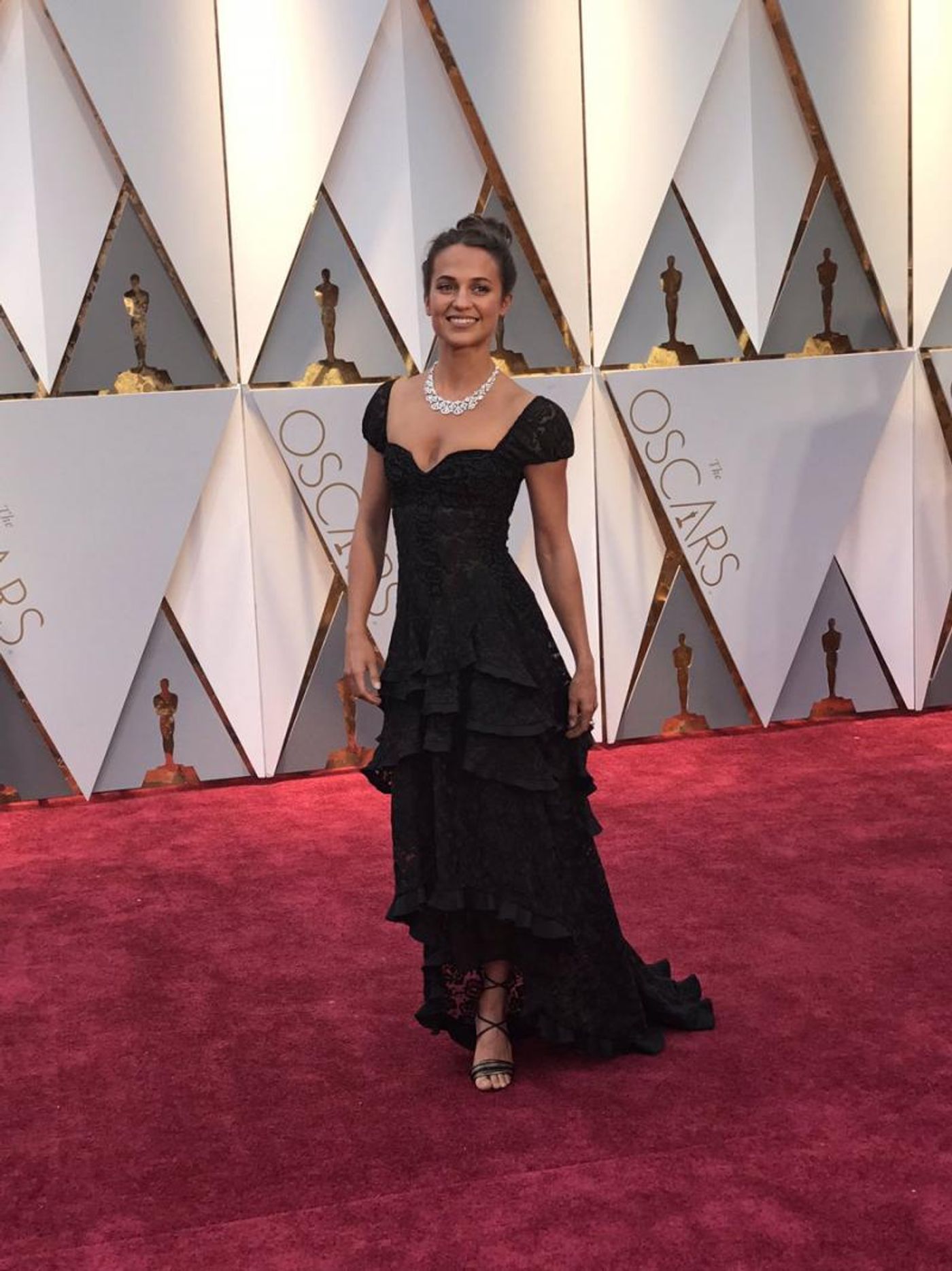 BWW Exclusive: Broadway, CHICAGO MED Fashion Maven, Patti Murin, is Live-Blogging the Oscars Red Carpet  Image