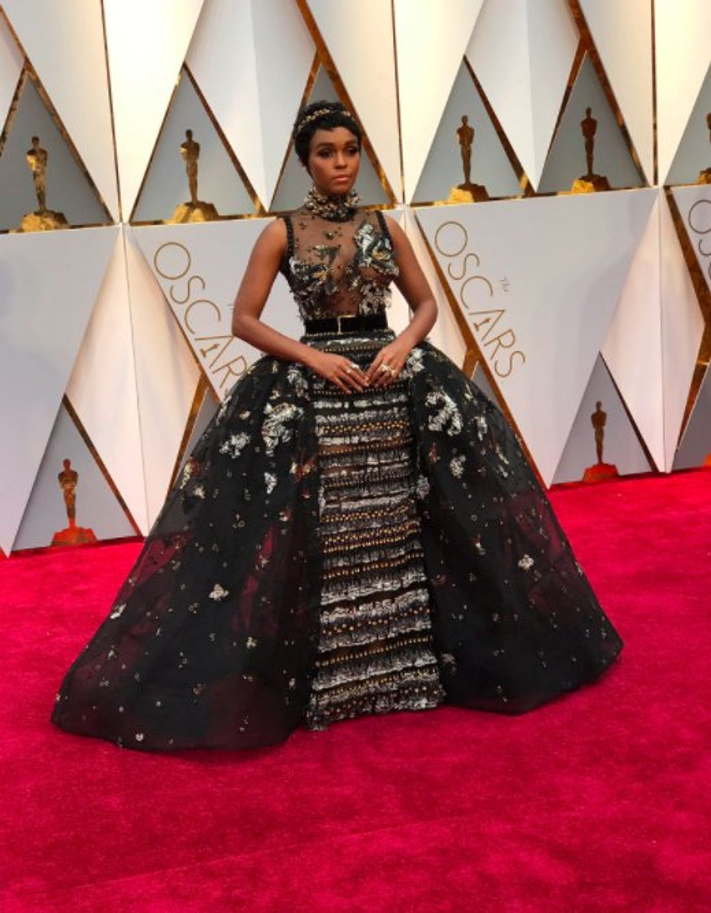 BWW Exclusive: Broadway, CHICAGO MED Fashion Maven, Patti Murin, is Live-Blogging the Oscars Red Carpet  Image