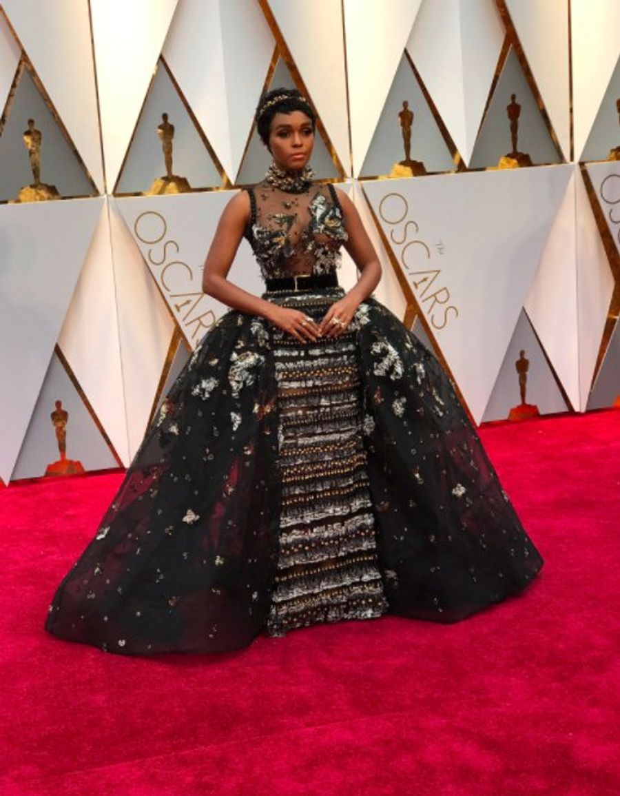 BWW Exclusive: Broadway, CHICAGO MED Fashion Maven, Patti Murin, is Live-Blogging the Oscars Red Carpet Image