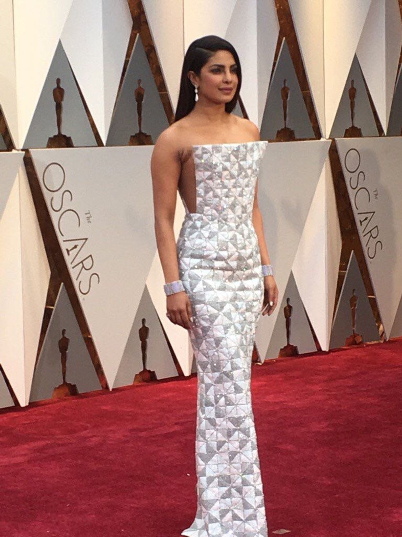 BWW Exclusive: Broadway, CHICAGO MED Fashion Maven, Patti Murin, is Live-Blogging the Oscars Red Carpet  Image