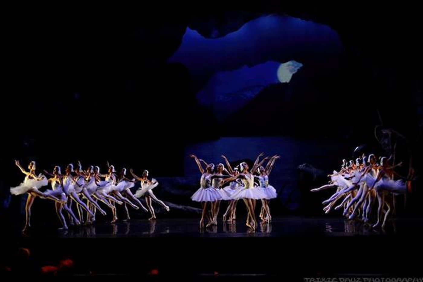 Photo Flash: Ballet Philippines' New Staging of SWAN LAKE, Now Thru 3/5  Image