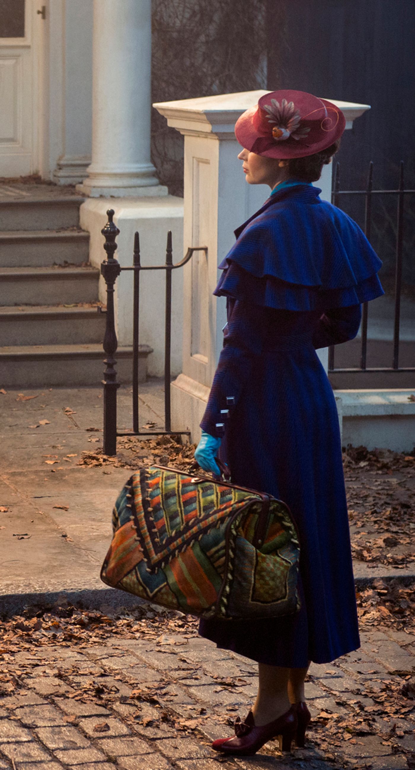 Photo Flash: Practically Perfect! First Look at Emily Blunt in Disney's MARY POPPINS RETURNS Photo Flash: Practically Perfect! First Look at Emily Blunt in Disney's MARY POPPINS RETURNS Image