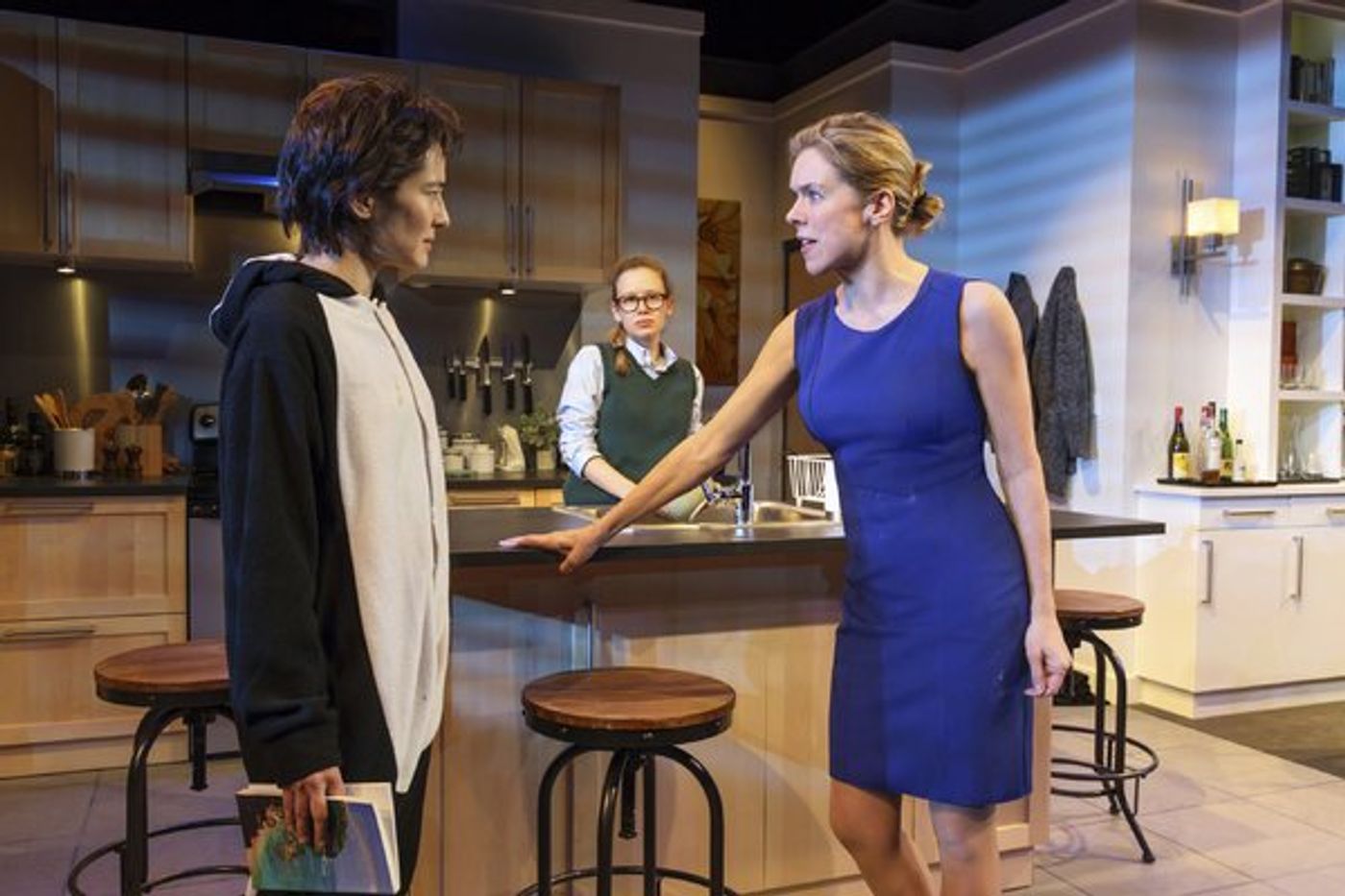 Review:  Janie Dee Makes a Smashing Return To New York as Feminist Fighter LINDA  Image