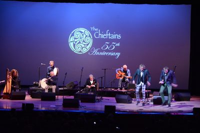 Triona Marshall, Matt Molloy, Kevin Conneff, Paddy Moloney, Tim Edey, Jon Pilatzke an Photo