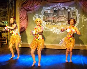 Emily Tuckman, Amy Gray, Patty Ionoff @ BroadwayWorld Emily Tuckman, Amy Gray, Patty Ionoff Photo