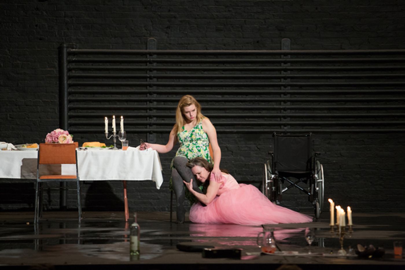 Photo Flash: First Look at Sally Field, Joe Mantello & More in THE GLASS MENAGERIE on Broadway  Image