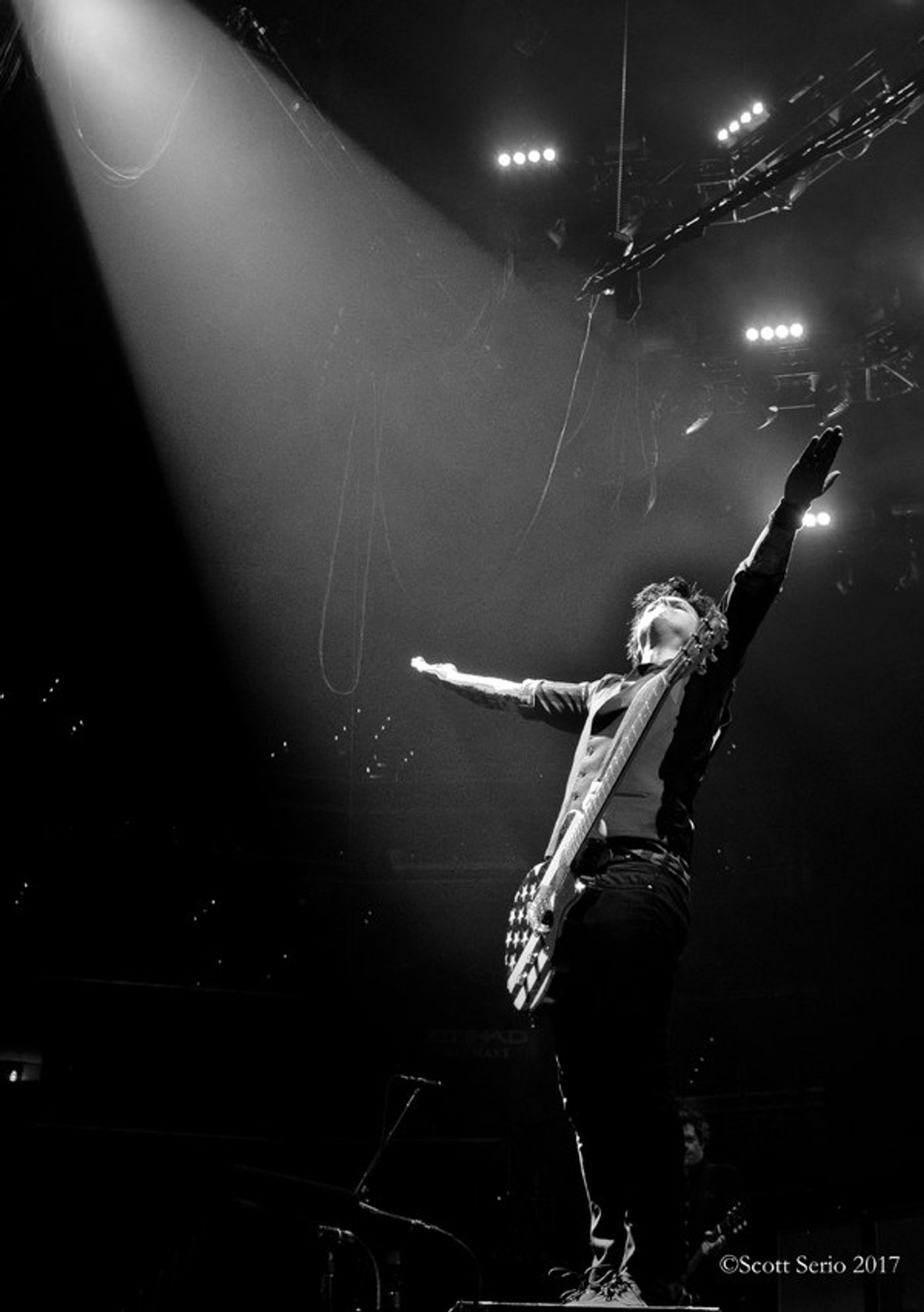 Photo Exclusive: GREEN DAY IN CONCERT at Verizon Center Photo Exclusive: GREEN DAY IN CONCERT at Verizon Center Image