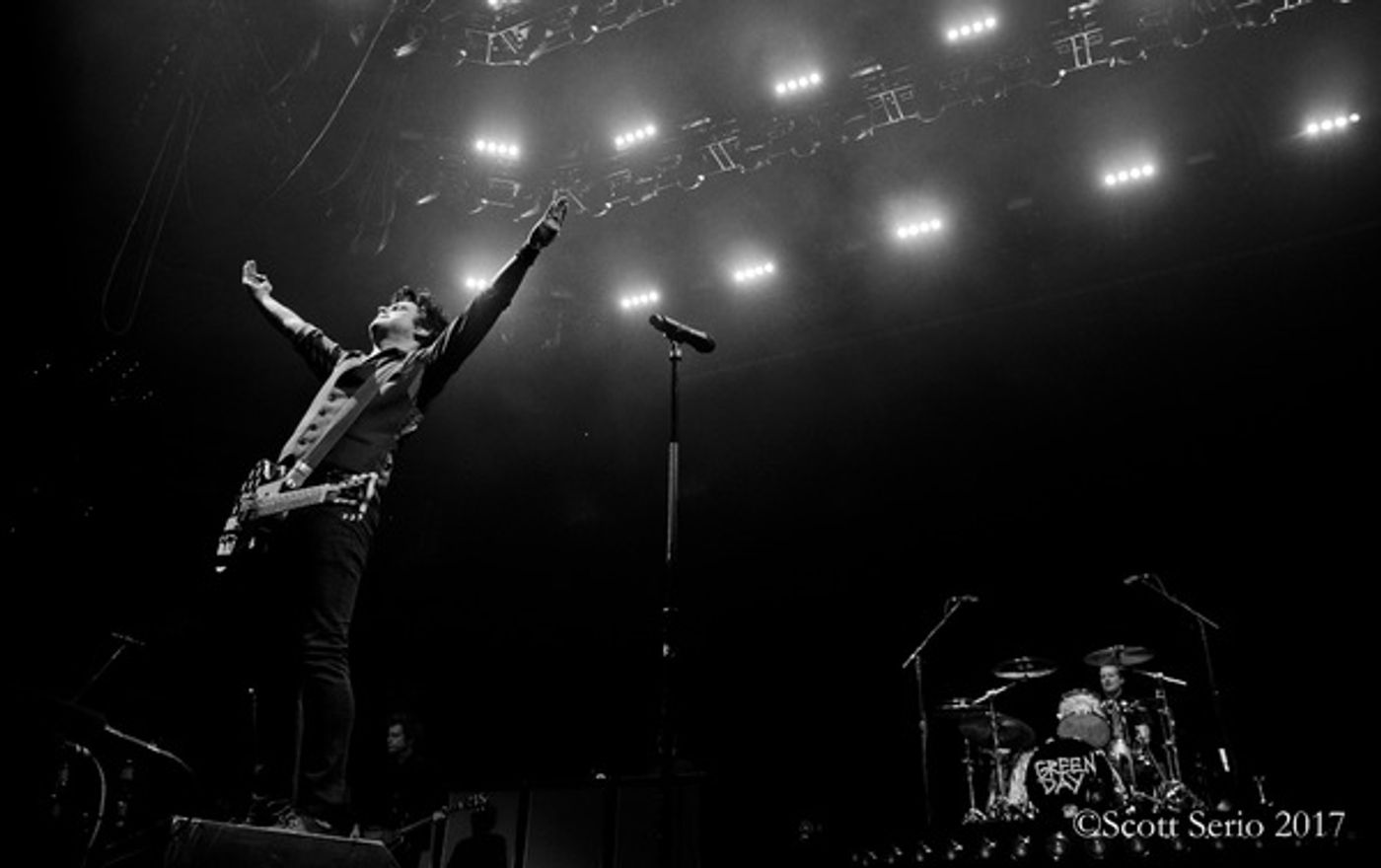 Photo Exclusive: GREEN DAY IN CONCERT at Verizon Center Photo Exclusive: GREEN DAY IN CONCERT at Verizon Center Image