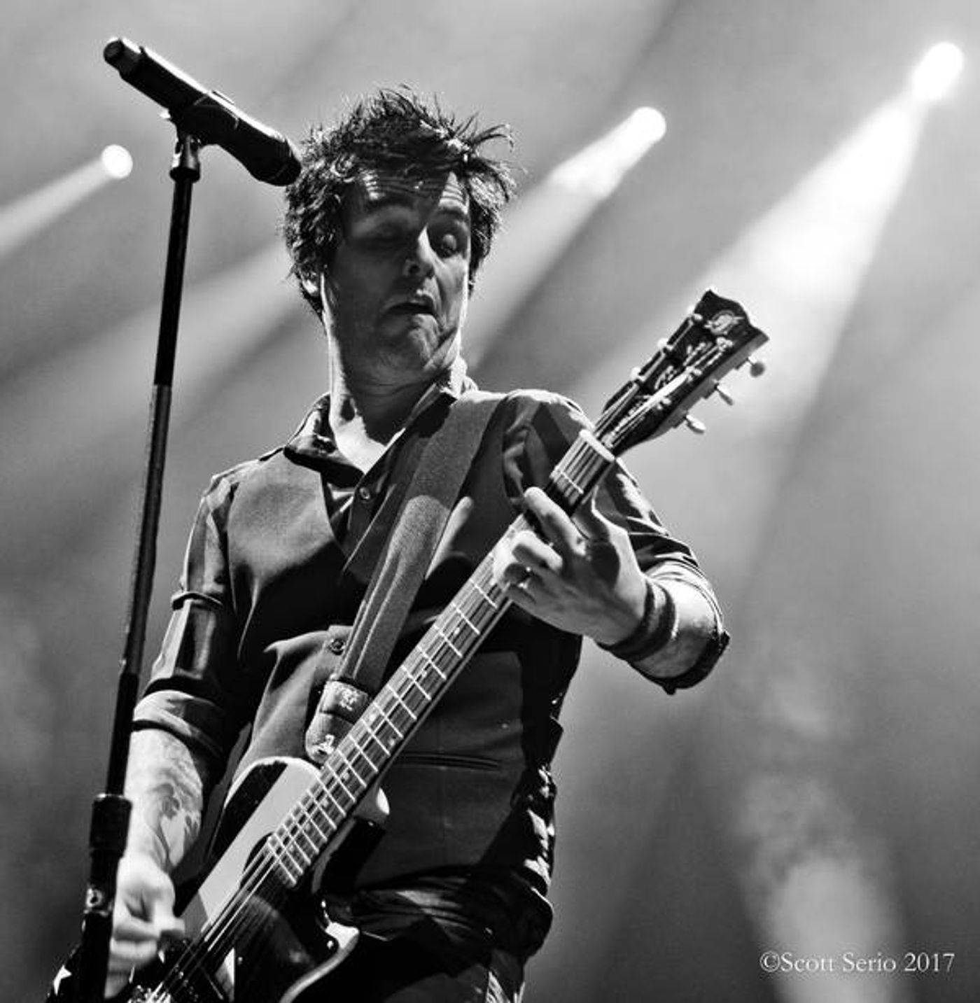 Photo Exclusive: GREEN DAY IN CONCERT at Verizon Center Photo Exclusive: GREEN DAY IN CONCERT at Verizon Center Image