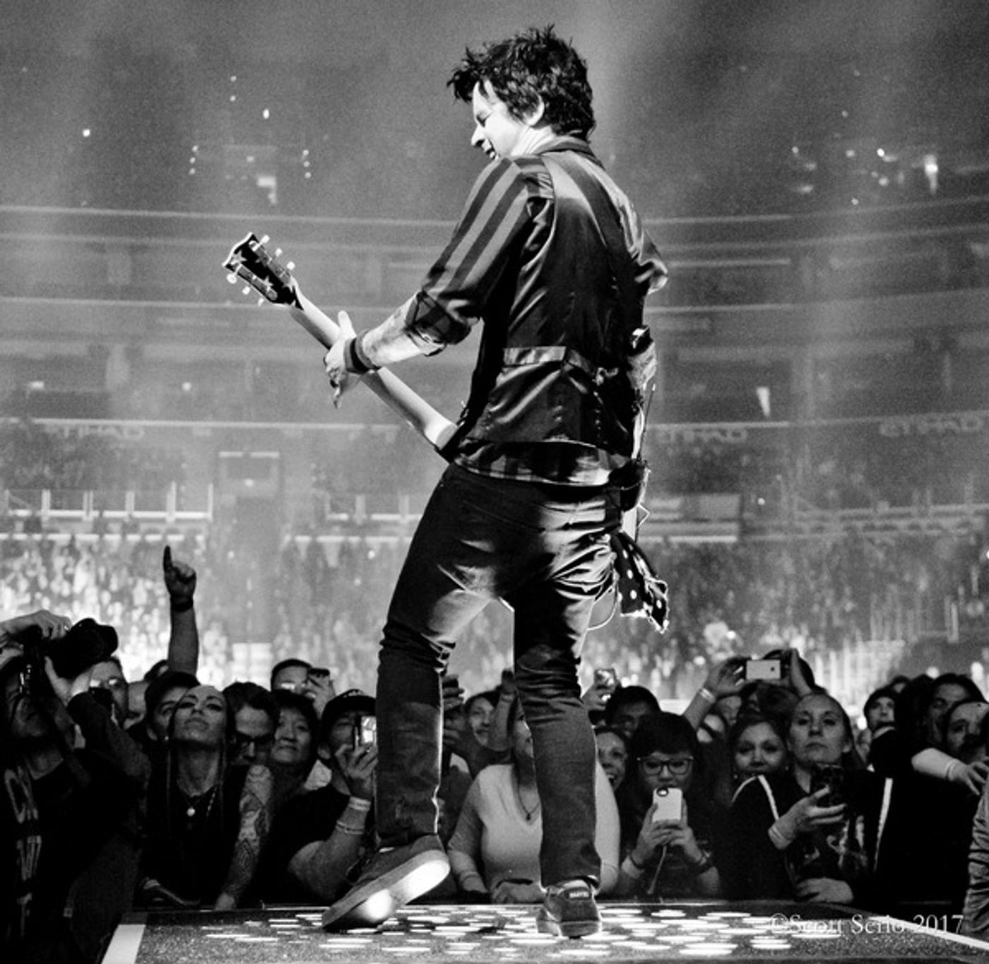 Photo Exclusive: GREEN DAY IN CONCERT at Verizon Center Photo Exclusive: GREEN DAY IN CONCERT at Verizon Center Image
