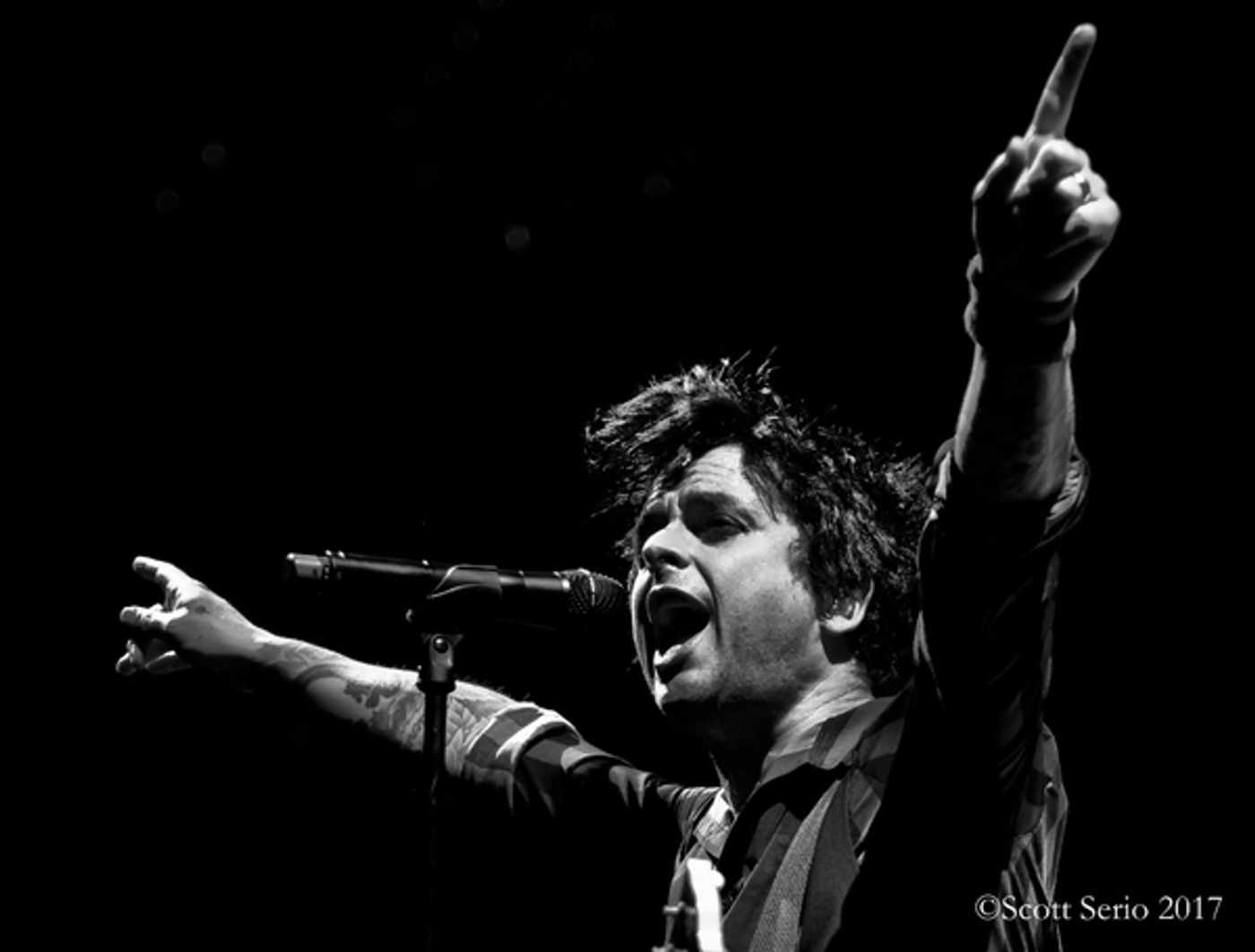 Photo Exclusive: GREEN DAY IN CONCERT at Verizon Center Photo Exclusive: GREEN DAY IN CONCERT at Verizon Center Image