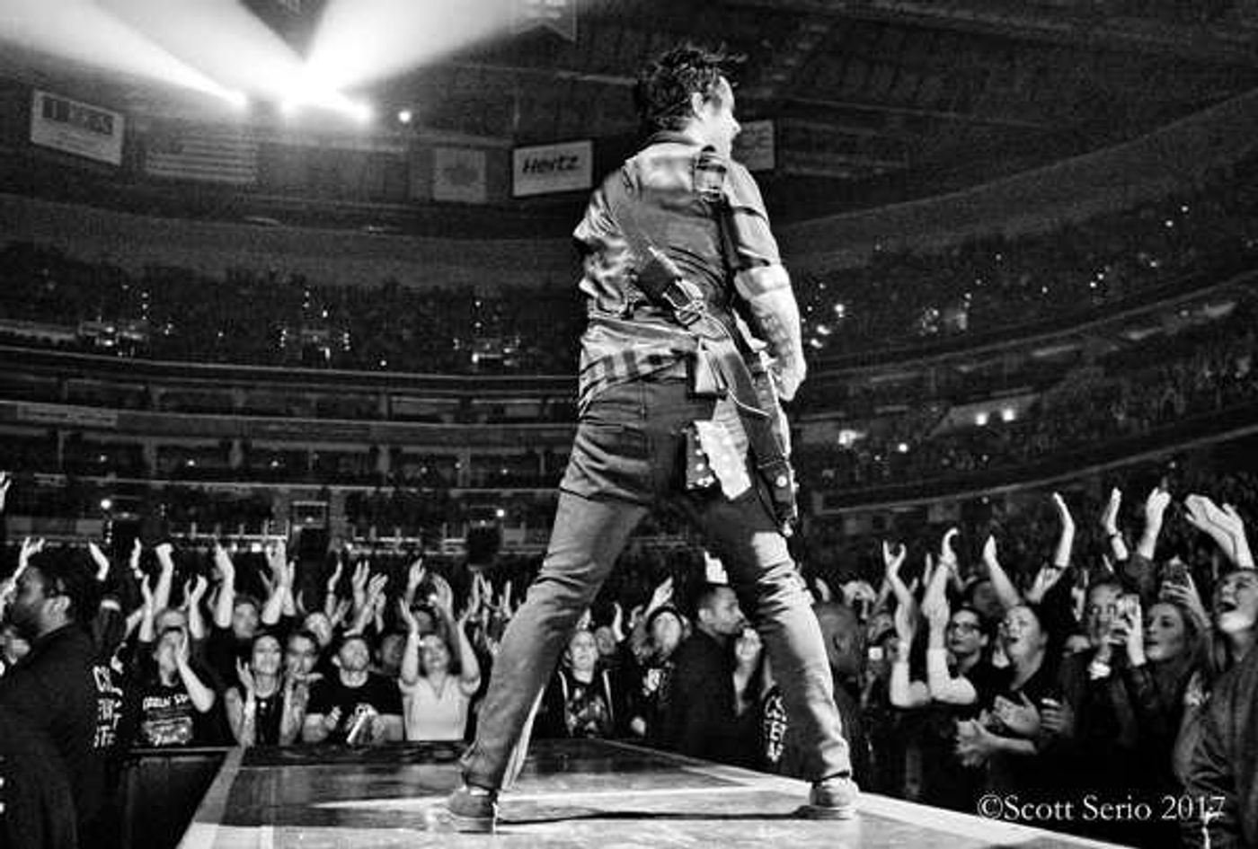Photo Exclusive: GREEN DAY IN CONCERT at Verizon Center Photo Exclusive: GREEN DAY IN CONCERT at Verizon Center Image