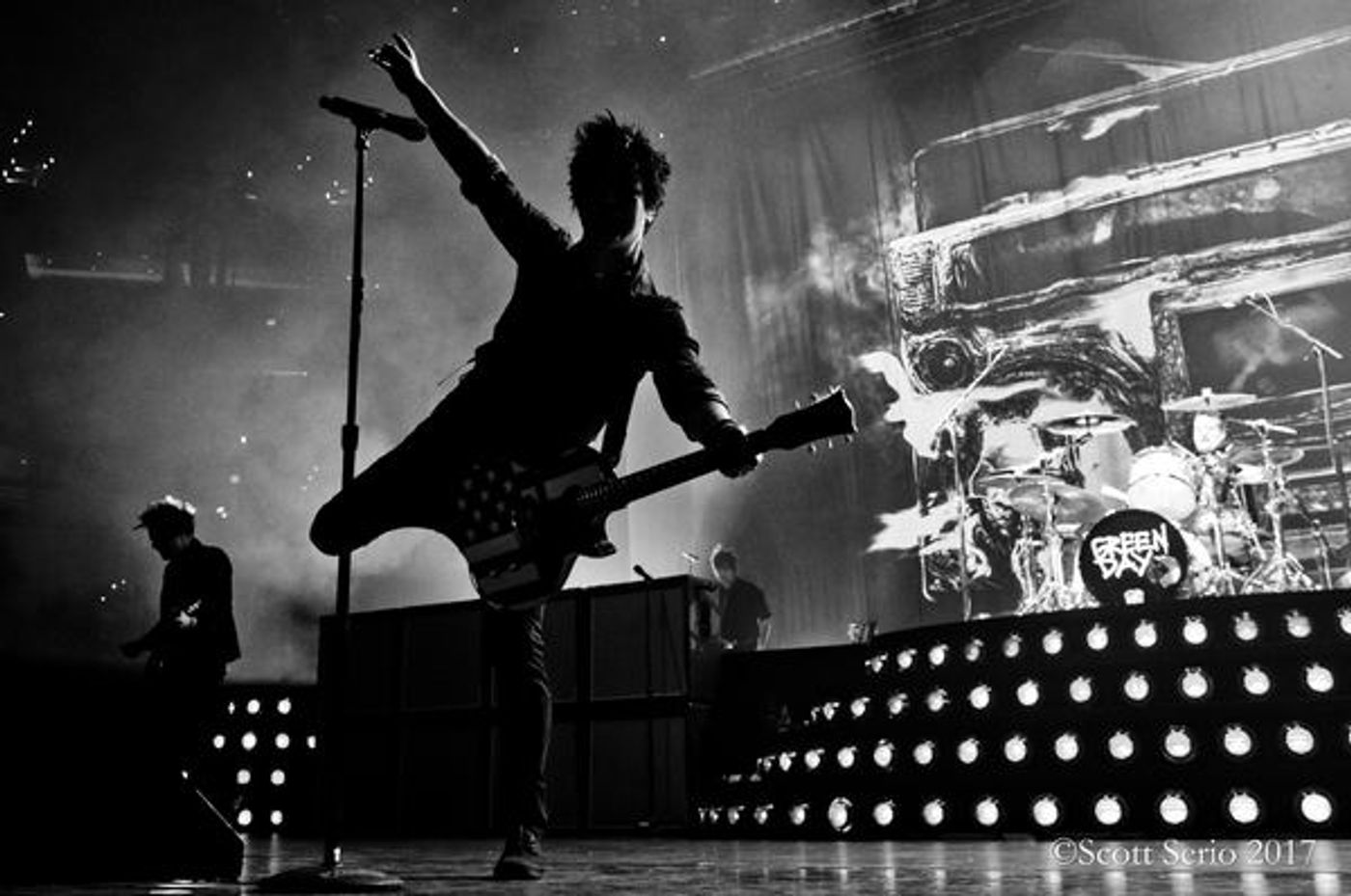 Photo Exclusive: GREEN DAY IN CONCERT at Verizon Center Photo Exclusive: GREEN DAY IN CONCERT at Verizon Center Image