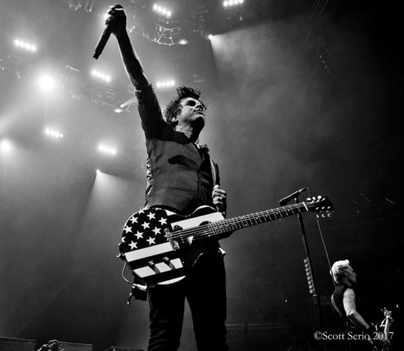 Photo Exclusive: GREEN DAY IN CONCERT at Verizon Center Photo Exclusive: GREEN DAY IN CONCERT at Verizon Center Image
