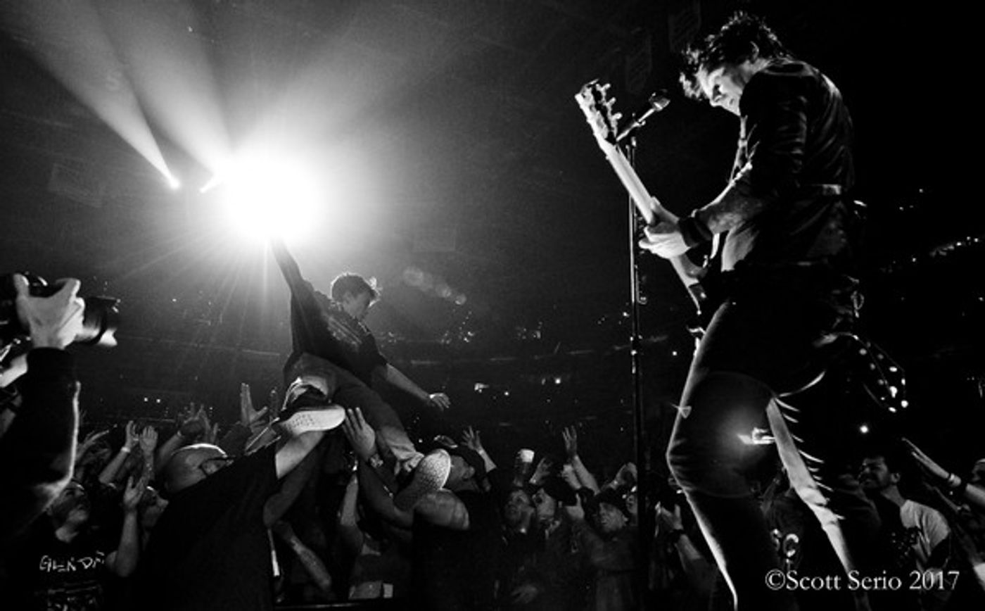 Photo Exclusive: GREEN DAY IN CONCERT at Verizon Center Photo Exclusive: GREEN DAY IN CONCERT at Verizon Center Image