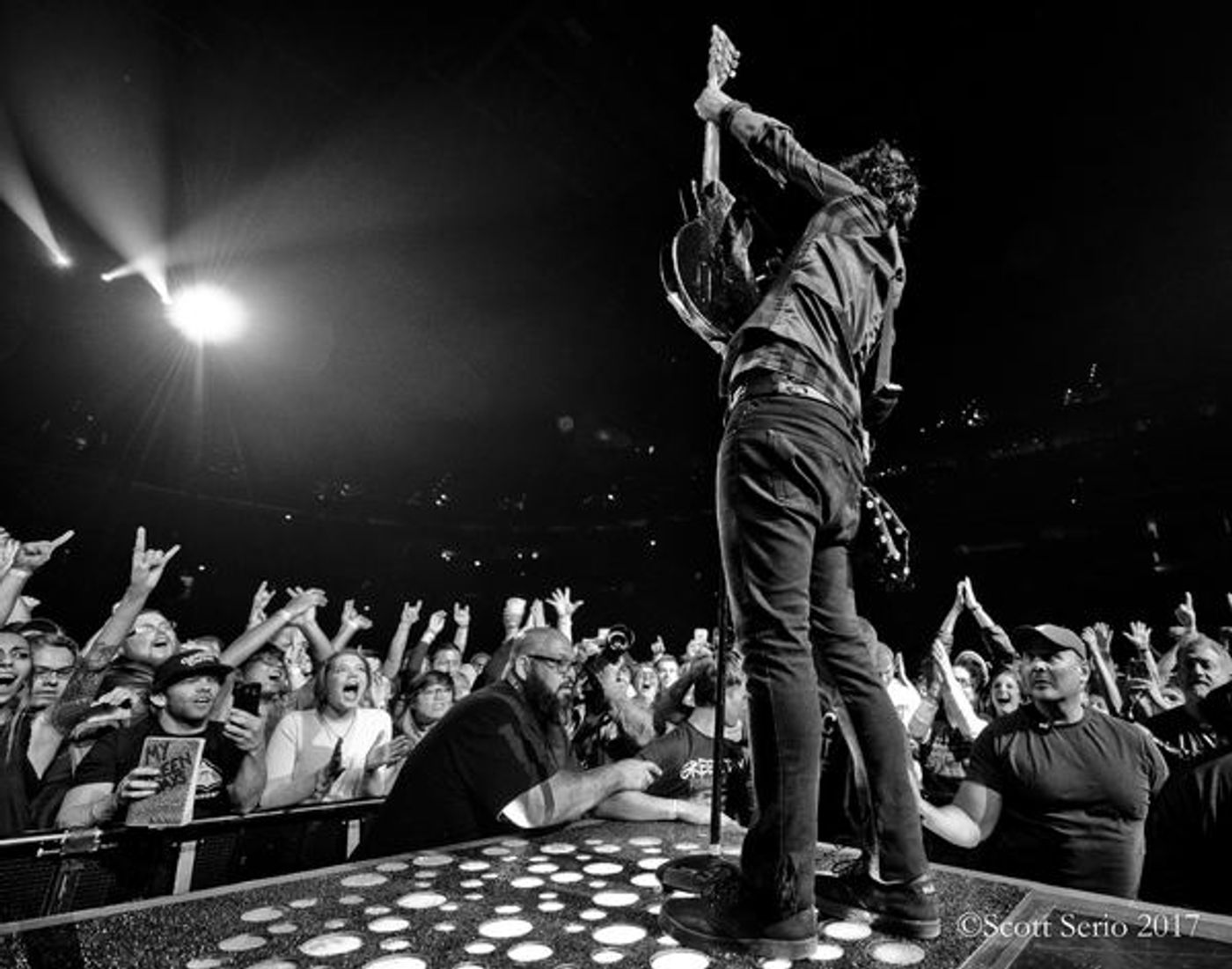Photo Exclusive: GREEN DAY IN CONCERT at Verizon Center Photo Exclusive: GREEN DAY IN CONCERT at Verizon Center Image