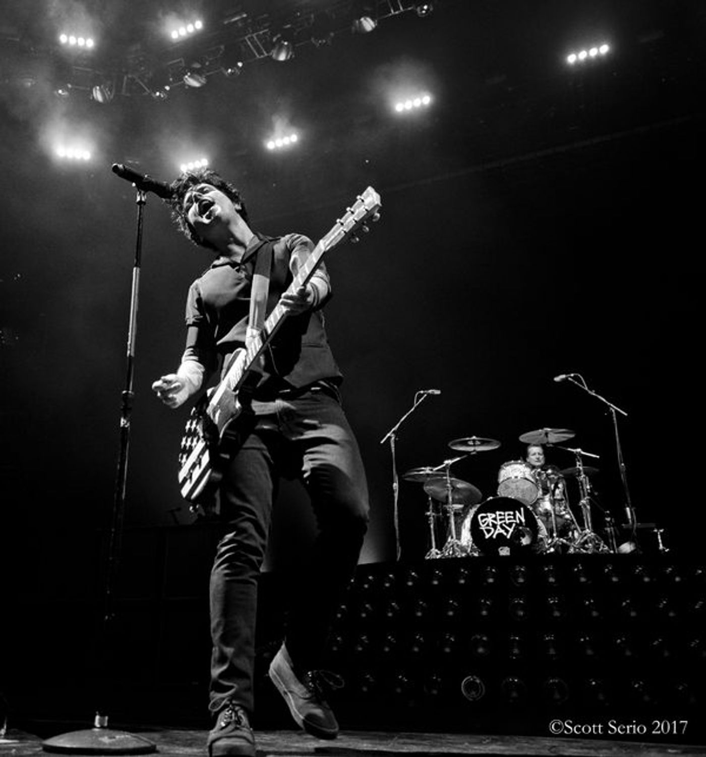 Photo Exclusive: GREEN DAY IN CONCERT at Verizon Center Photo Exclusive: GREEN DAY IN CONCERT at Verizon Center Image