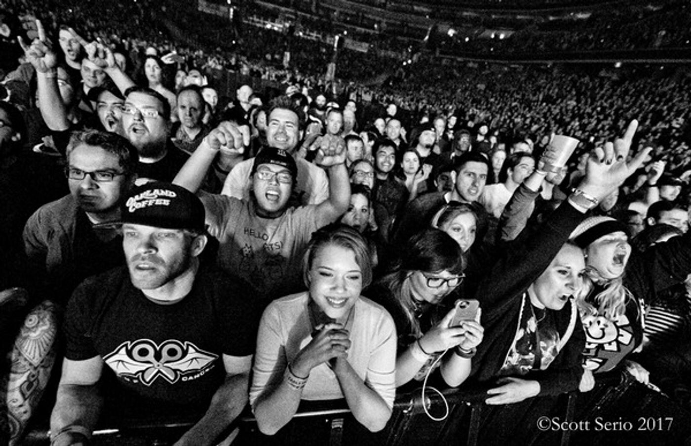 Photo Exclusive: GREEN DAY IN CONCERT at Verizon Center Photo Exclusive: GREEN DAY IN CONCERT at Verizon Center Image