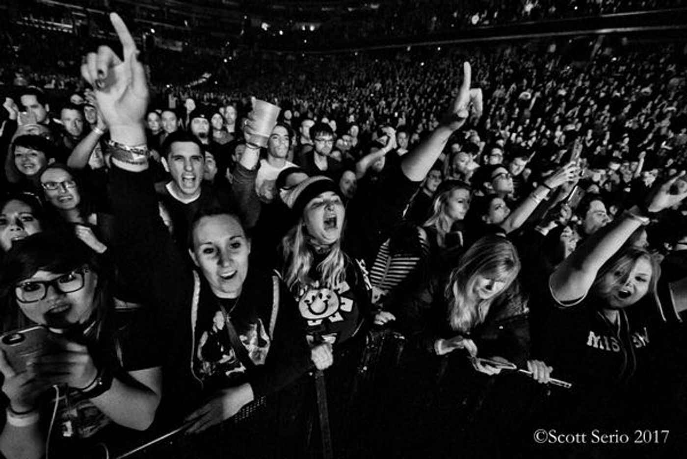 Photo Exclusive: GREEN DAY IN CONCERT at Verizon Center Photo Exclusive: GREEN DAY IN CONCERT at Verizon Center Image