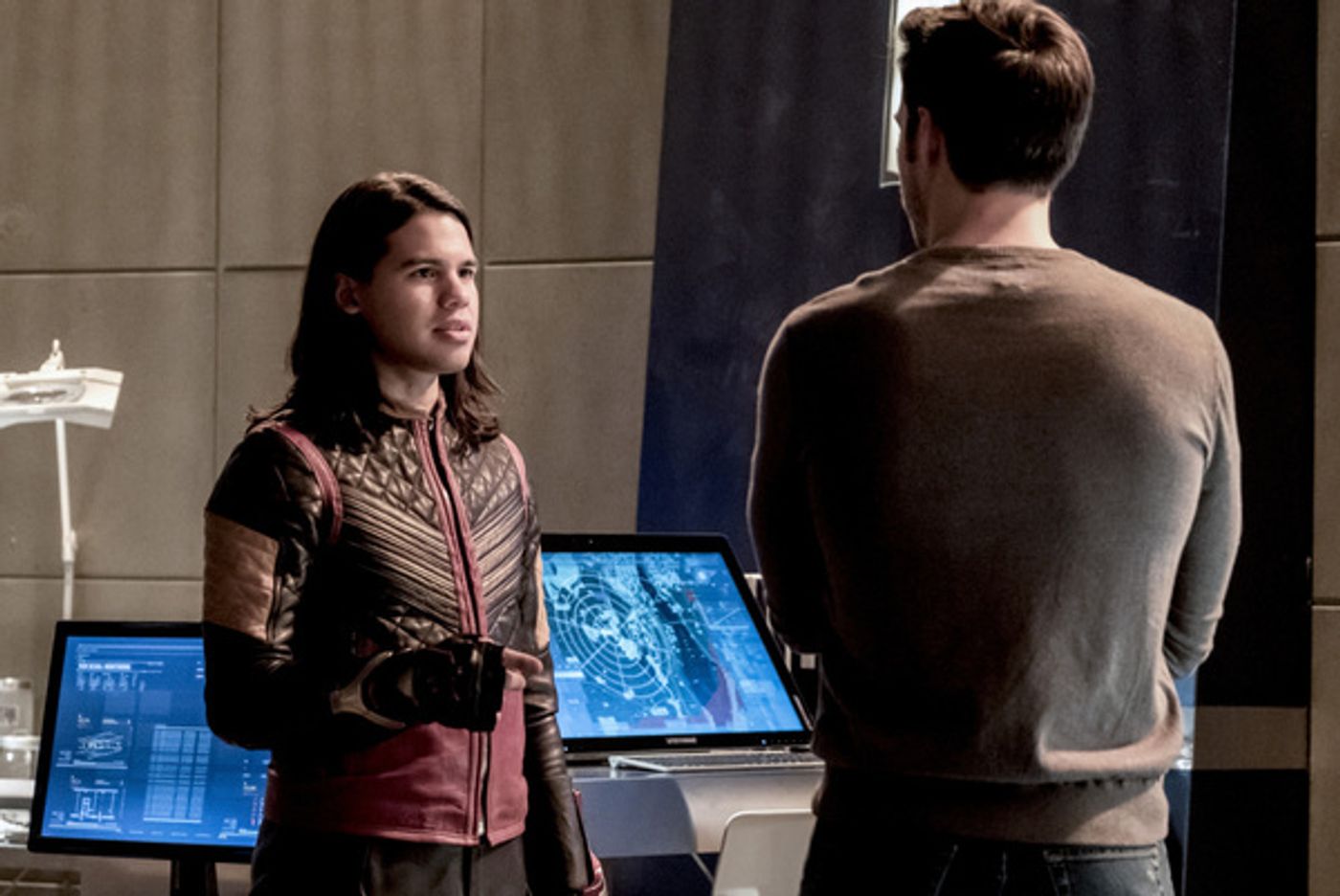 Photo Flash: Darren Criss, Jeremy Jordan & More in FLASH/SUPERGIRL Musical Episode Photo Flash: Darren Criss, Jeremy Jordan & More in FLASH/SUPERGIRL Musical Episode Image