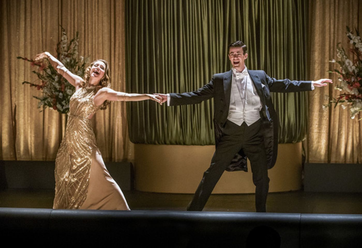 Photo Flash: Darren Criss, Jeremy Jordan & More in FLASH/SUPERGIRL Musical Episode Photo Flash: Darren Criss, Jeremy Jordan & More in FLASH/SUPERGIRL Musical Episode Image