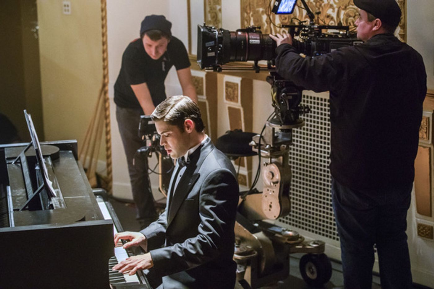 Photo Flash: Darren Criss, Jeremy Jordan & More in FLASH/SUPERGIRL Musical Episode Photo Flash: Darren Criss, Jeremy Jordan & More in FLASH/SUPERGIRL Musical Episode Image