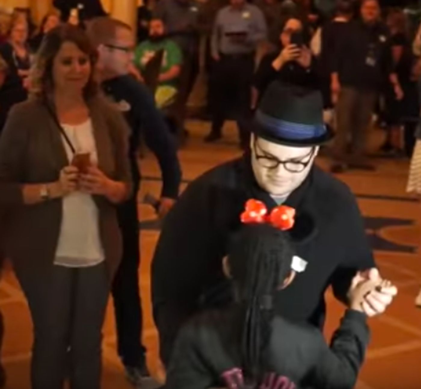 VIDEO: Josh Gad Surprises Guests at 'Be Our Guest' Restaurant at Magic Kingdom  Image