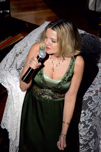 Alison Fraser Photo