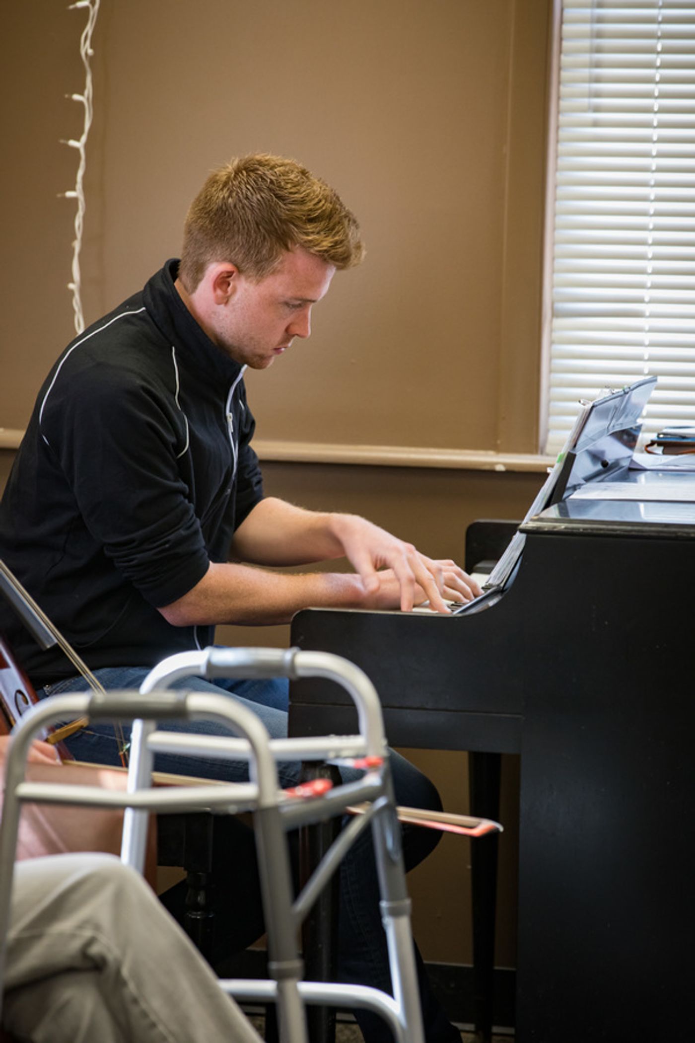 Photo Flash: AN AMERICAN IN PARIS Tour Stars Sing for Seniors in Denver  Image