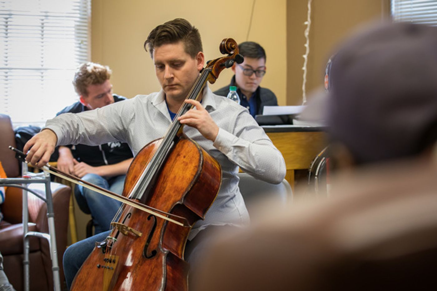 Photo Flash: AN AMERICAN IN PARIS Tour Stars Sing for Seniors in Denver  Image