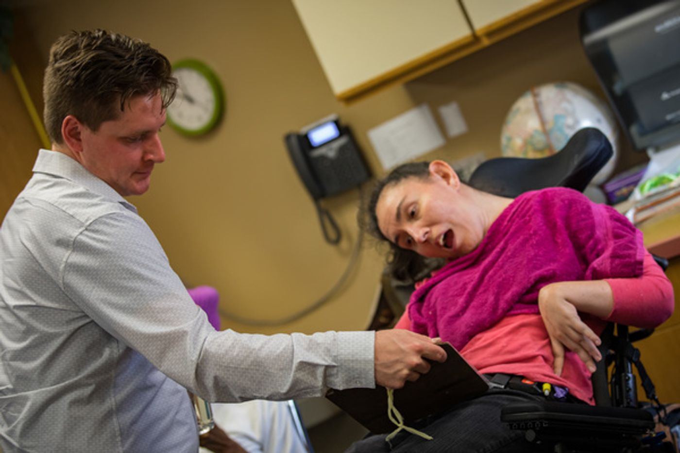 Photo Flash: AN AMERICAN IN PARIS Tour Stars Sing for Seniors in Denver  Image