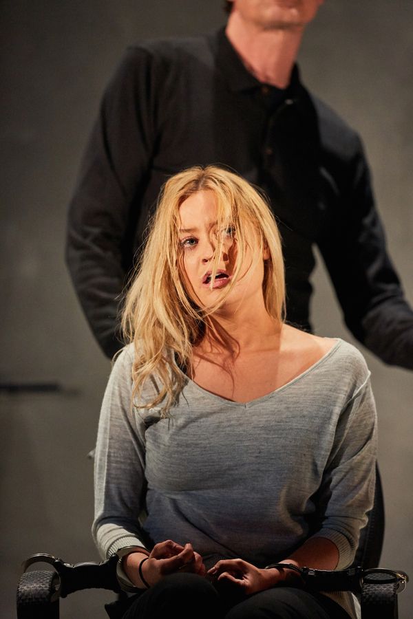Laura Whitmore Photo